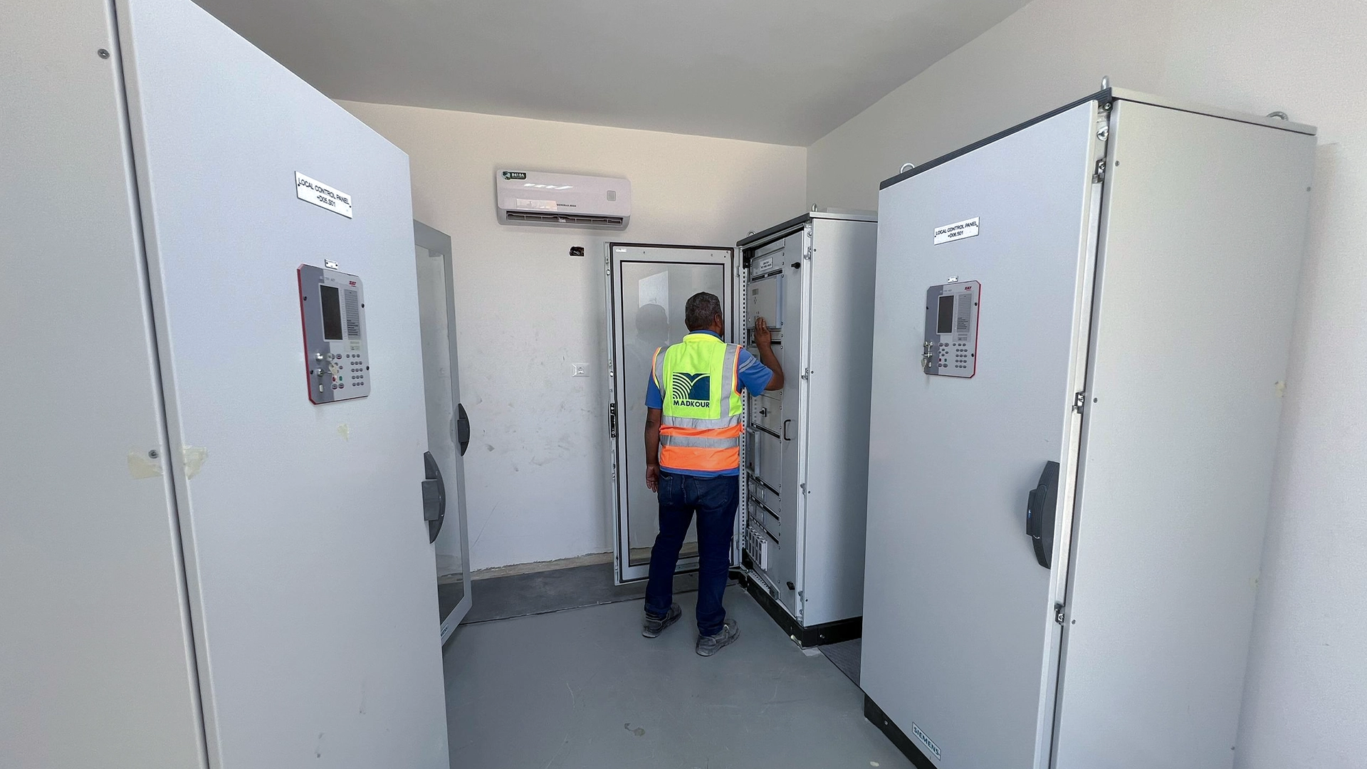 Al-Owaynia 220 KV AIS Substation6